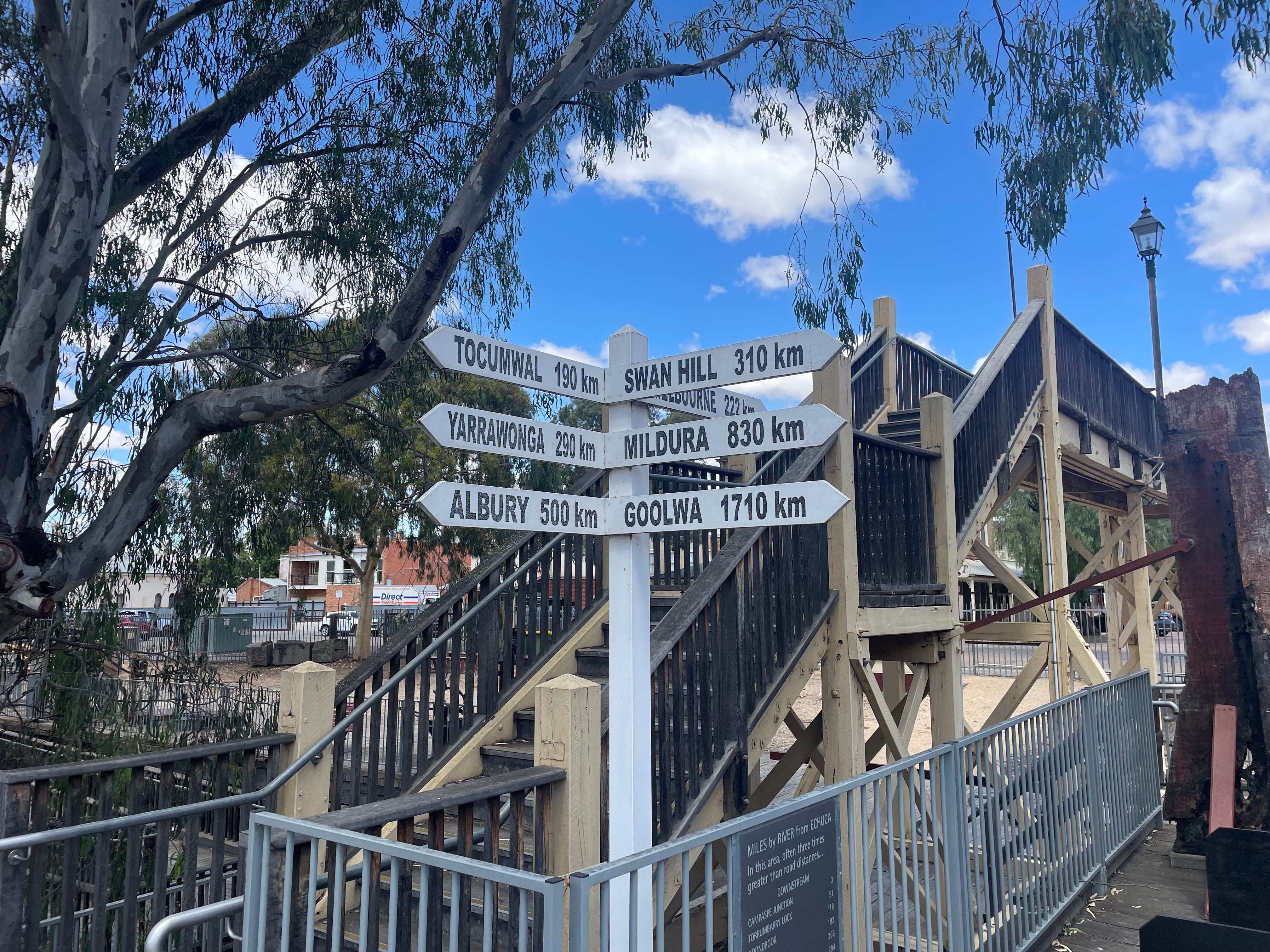 Rail and Rivers, Echuca Paddle Steamer - Leaving from Melbourne